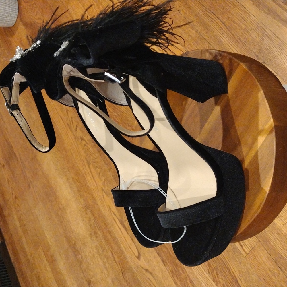 Antonio Melani Black Velvet Rhinestone Platform Heels Size 8 NWT